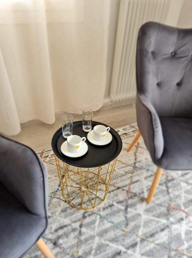 Le-Lia'S Place Ioannina Bagian luar foto